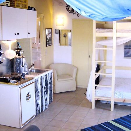 Adonis Guesthouse Batsi  Bilik gambar