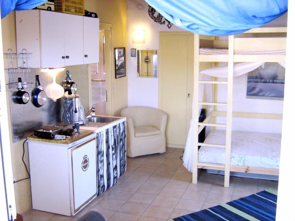 Adonis Guesthouse Batsi  Bilik gambar