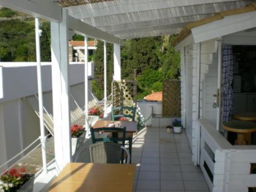 Adonis Guesthouse Batsi  Luaran gambar
